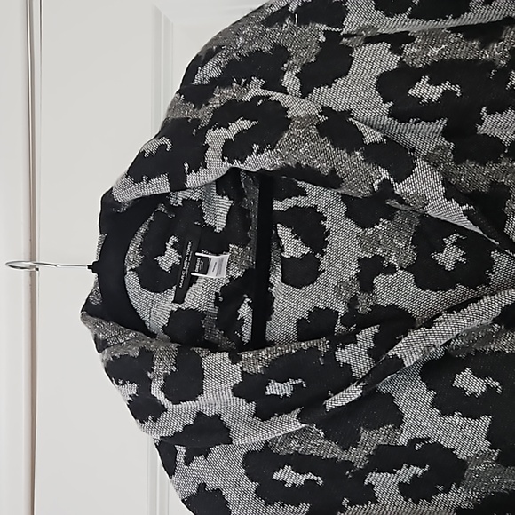 LAST CHANCE! Marc New York Shawl Wrap - Picture 4 of 7